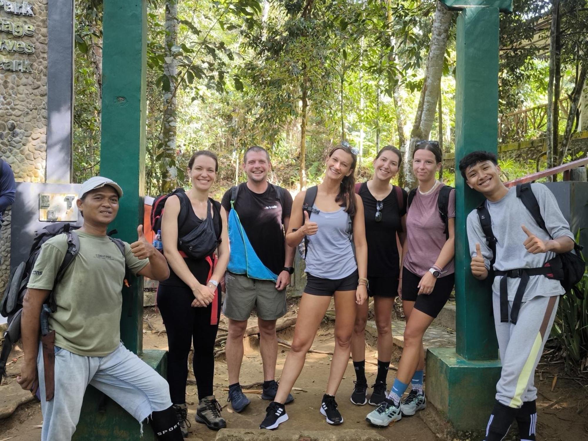 Sama Sama Homestay & Trekking Only Stay Here Book Trekking And Transport With Us Букит-Лаванг Экстерьер фото