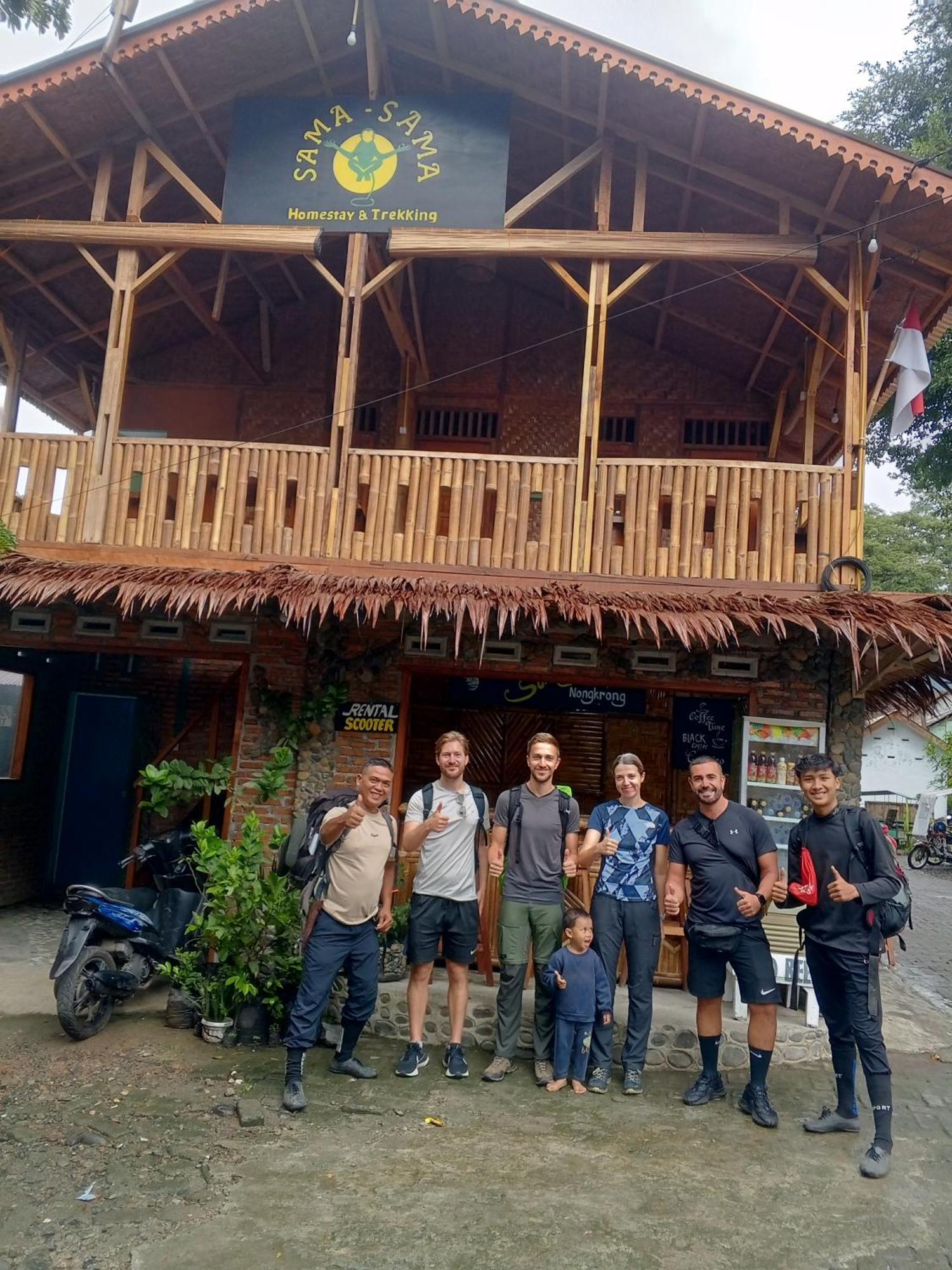 Sama Sama Homestay & Trekking Only Stay Here Book Trekking And Transport With Us Букит-Лаванг Экстерьер фото