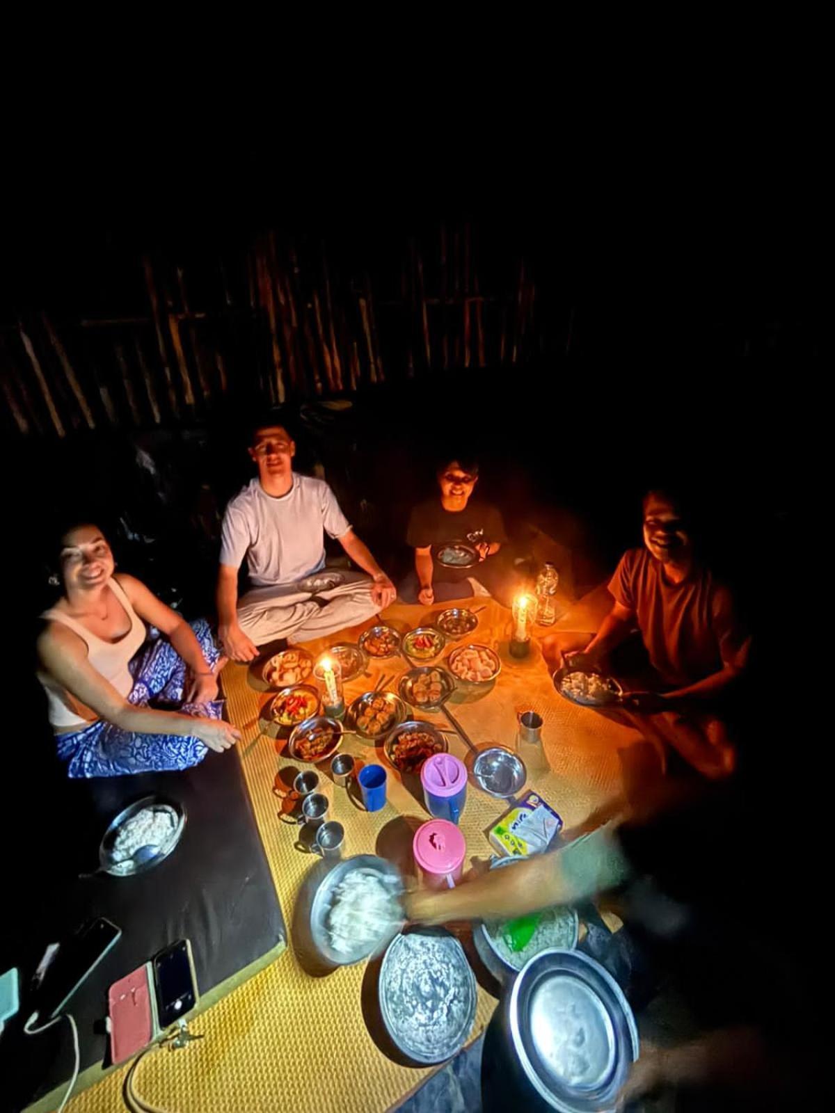 Sama Sama Homestay & Trekking Only Stay Here Book Trekking And Transport With Us Букит-Лаванг Экстерьер фото