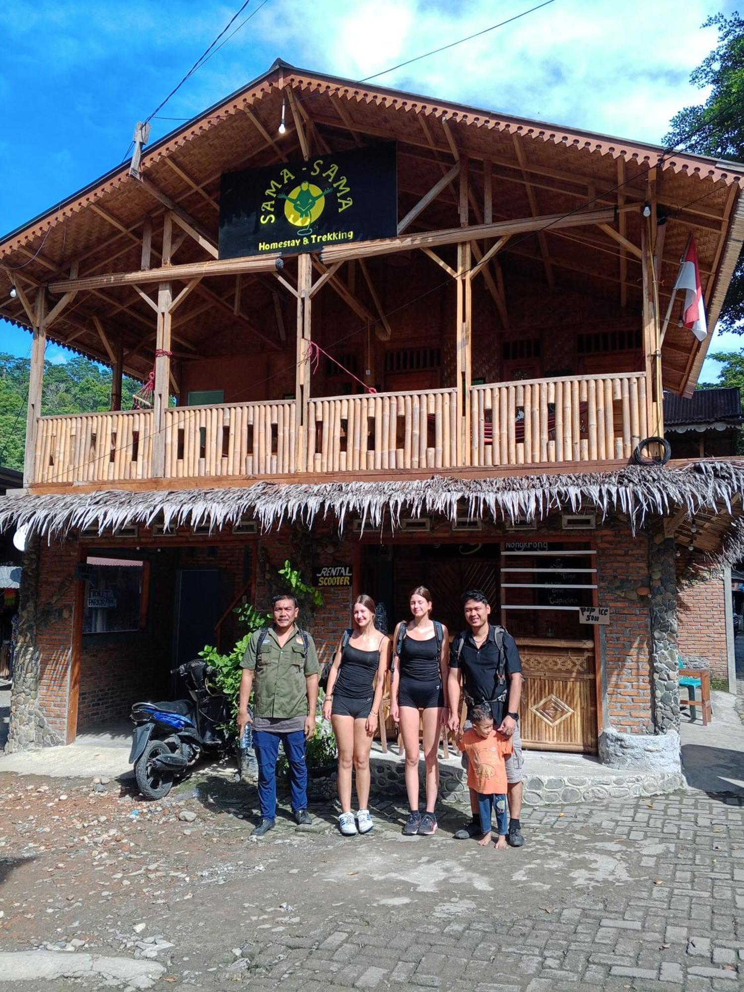Sama Sama Homestay & Trekking Only Stay Here Book Trekking And Transport With Us Букит-Лаванг Экстерьер фото