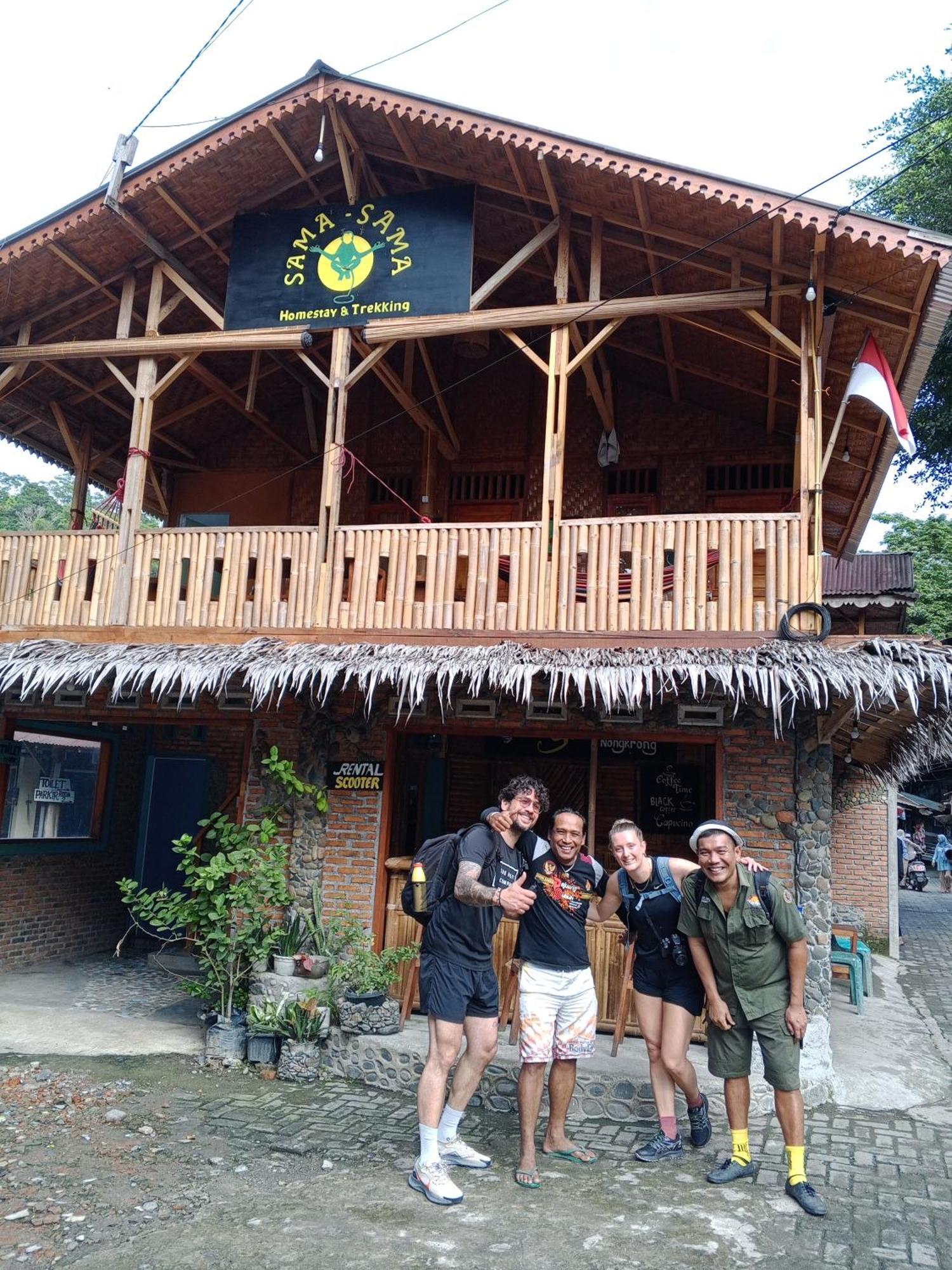 Sama Sama Homestay & Trekking Only Stay Here Book Trekking And Transport With Us Букит-Лаванг Экстерьер фото